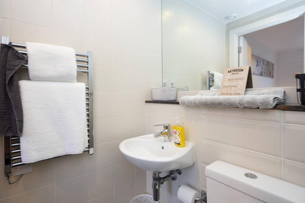 Stylish Mediacity 2Bed, Sleeps 6, Amazing Views Manchester Exterior photo