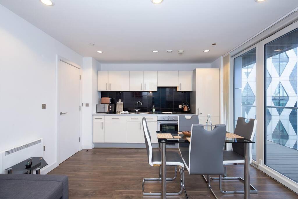 Stylish Mediacity 2Bed, Sleeps 6, Amazing Views Manchester Exterior photo